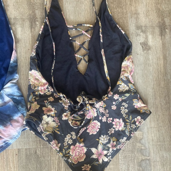 Billabong one piece swim suits size small bundle - Picture 4 of 6